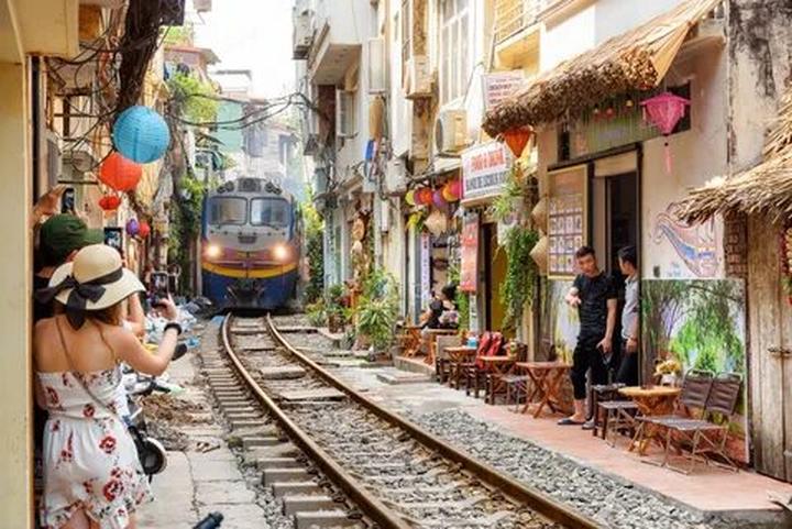Sự Bùng Nổ Của Video Ngắn và Trí Tuệ Nhân Tạo: Vai Trò Thiết Yếu Của Đào Tạo Kỹ Năng Sáng Tạo Nội Dung